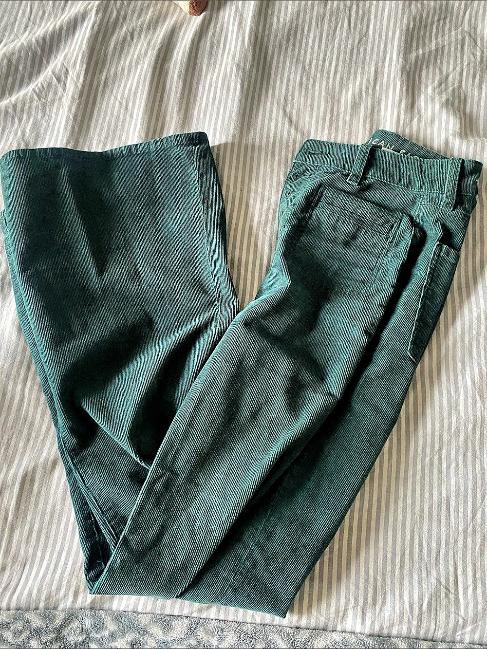 American Eagle AE Super High-Waisted Flare Corduroy Pant Green Size 2